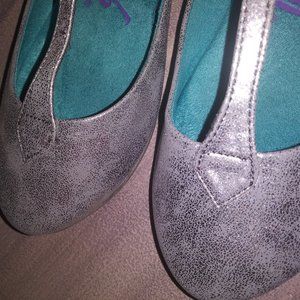 Women's Silver Strappy Blowfish flats 7.5